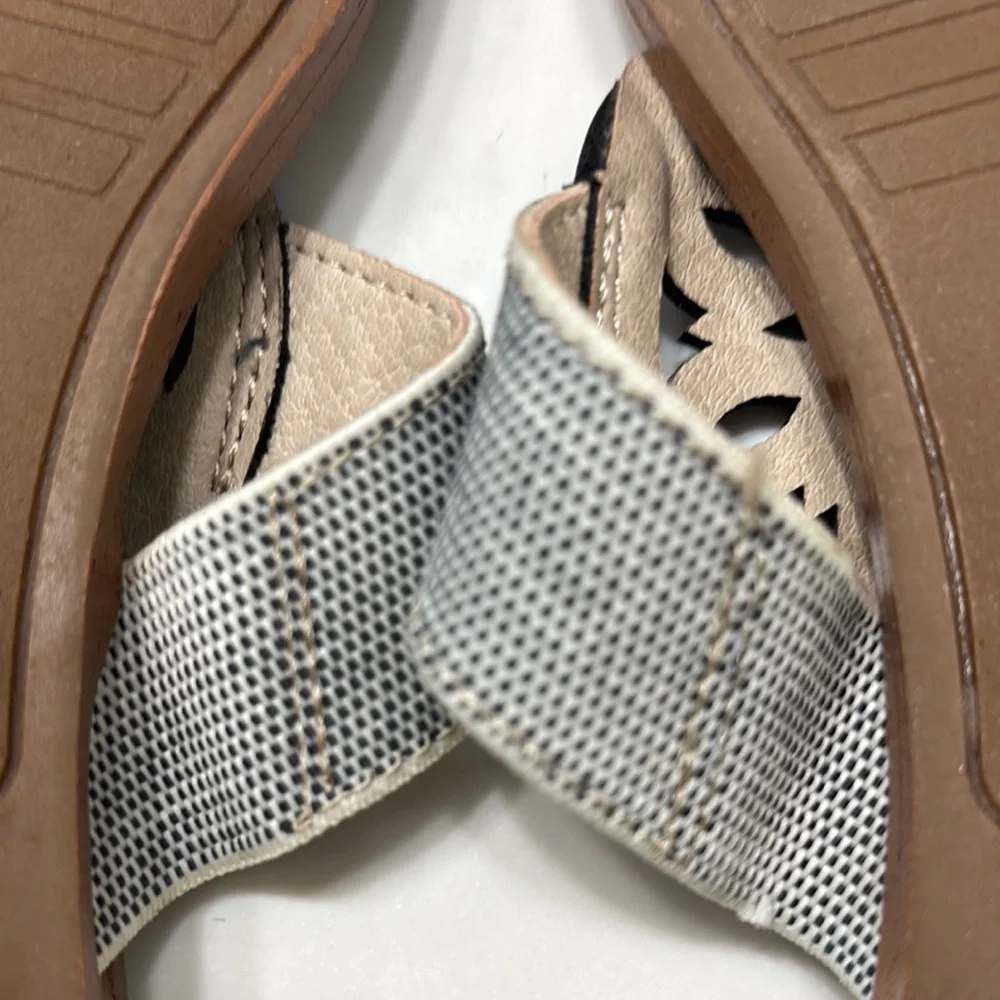 Life Stride Women's Black and Cream Sandals